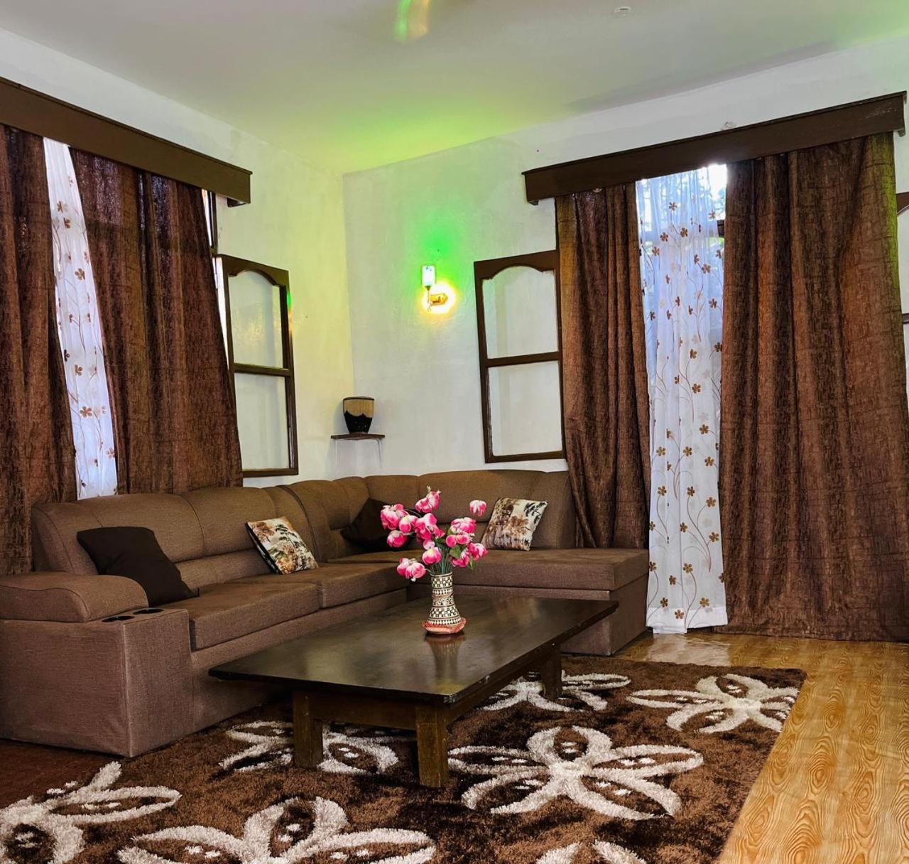 Akogo House - Bnb , Hostel, Backpackers & Volunteer Center Mombasa Exterior foto