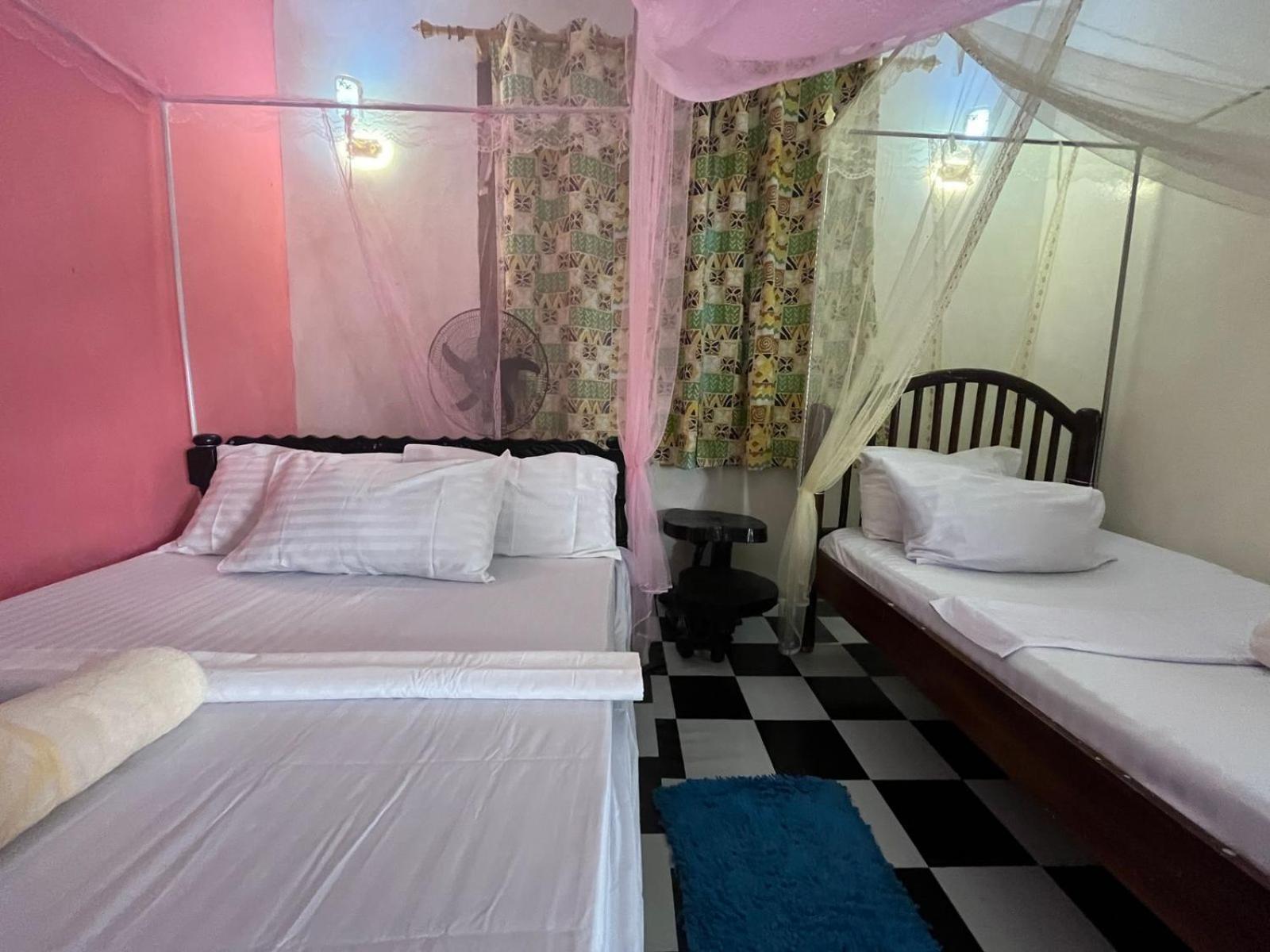 Akogo House - Bnb , Hostel, Backpackers & Volunteer Center Mombasa Exterior foto