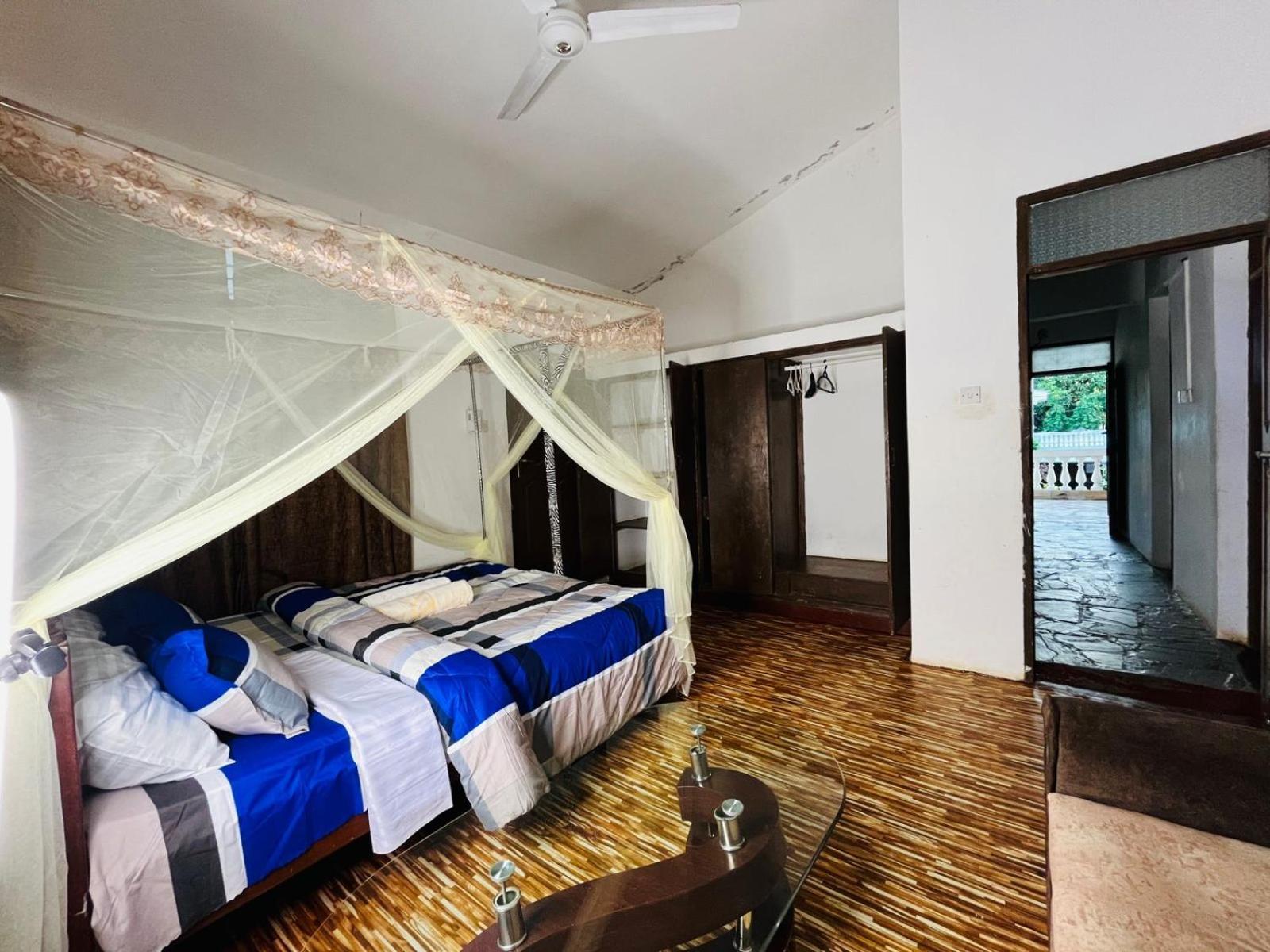 Akogo House - Bnb , Hostel, Backpackers & Volunteer Center Mombasa Exterior foto