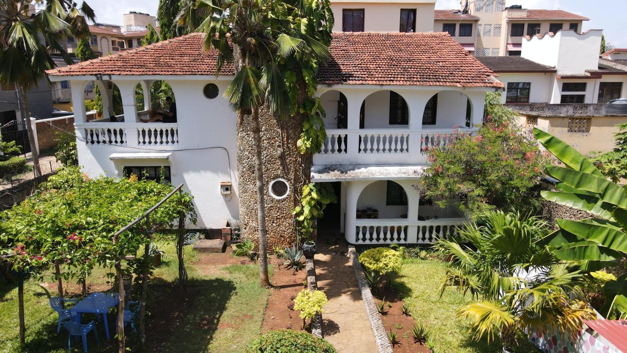 Akogo House - Bnb , Hostel, Backpackers & Volunteer Center Mombasa Exterior foto