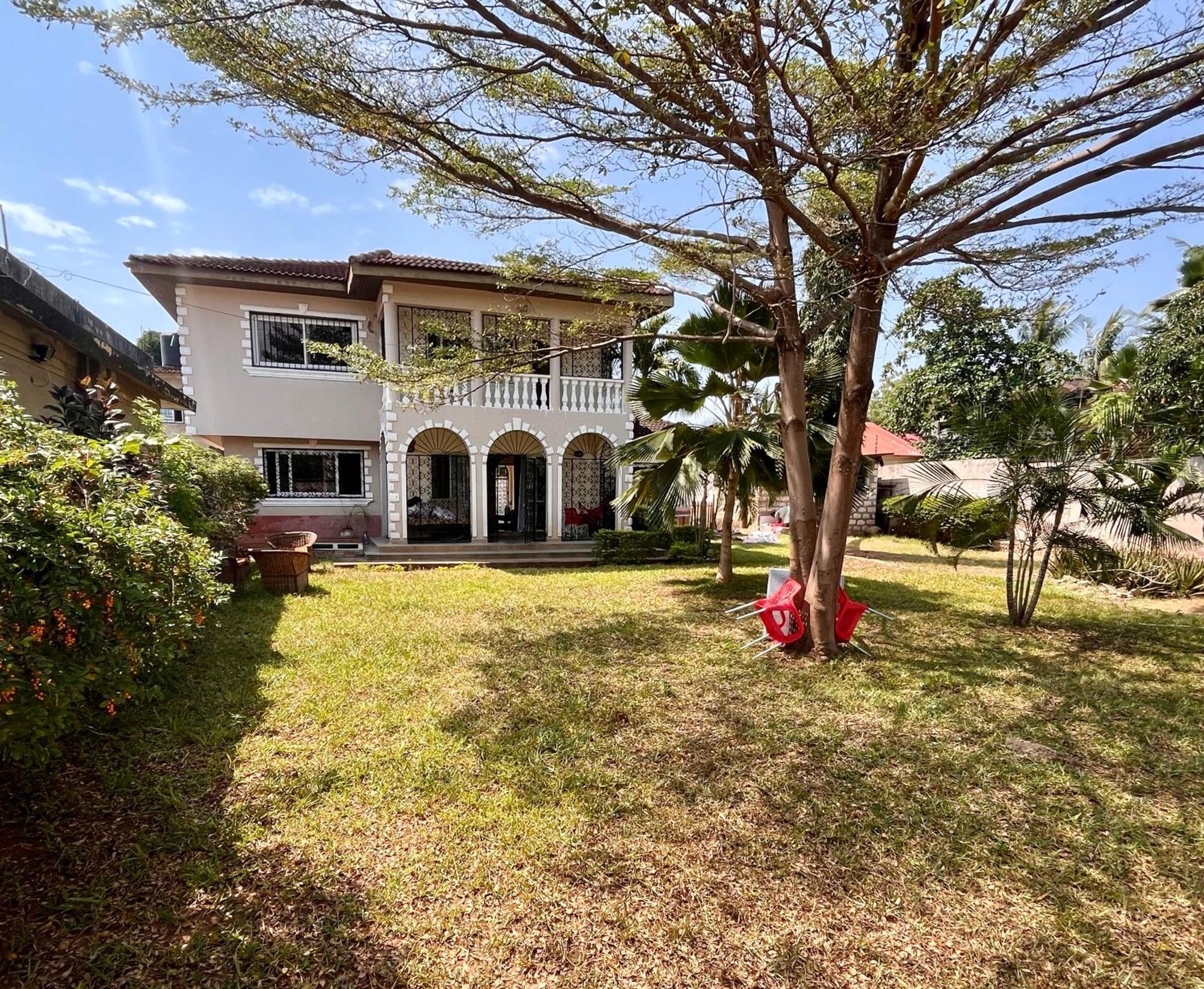 Akogo House - Bnb , Hostel, Backpackers & Volunteer Center Mombasa Exterior foto