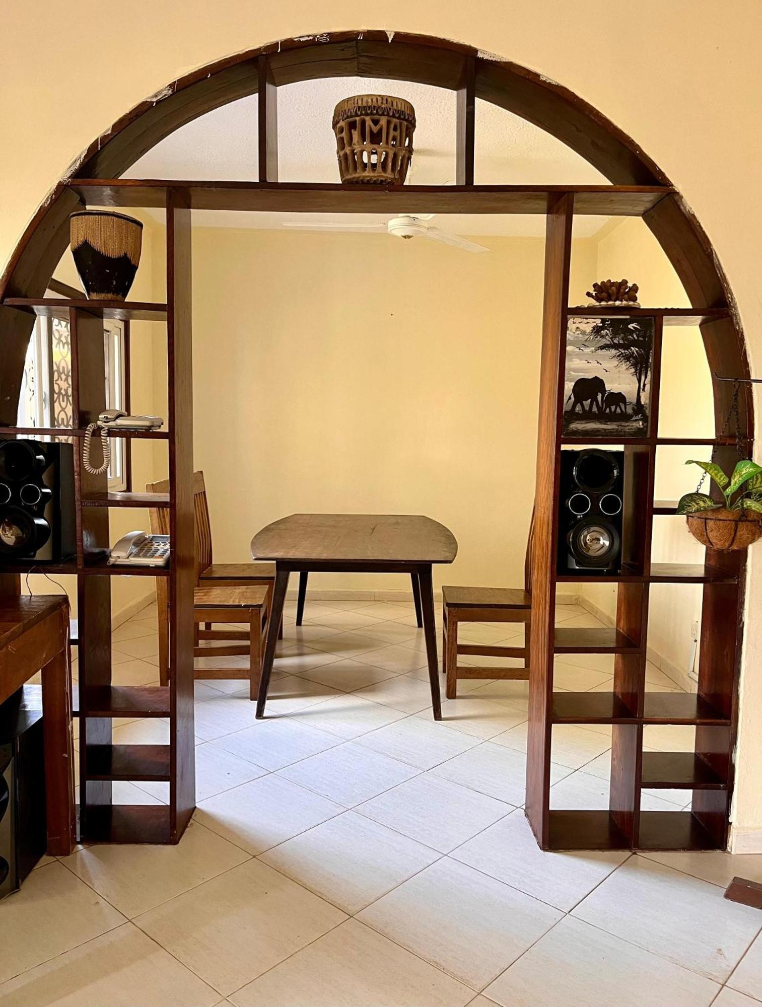 Akogo House - Bnb , Hostel, Backpackers & Volunteer Center Mombasa Exterior foto