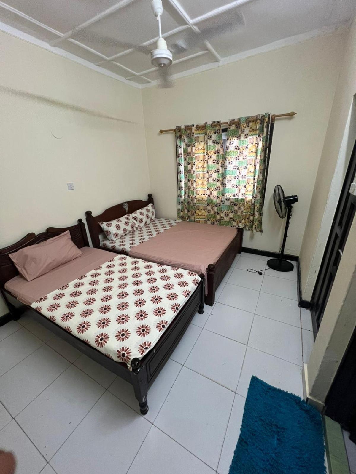 Akogo House - Bnb , Hostel, Backpackers & Volunteer Center Mombasa Exterior foto