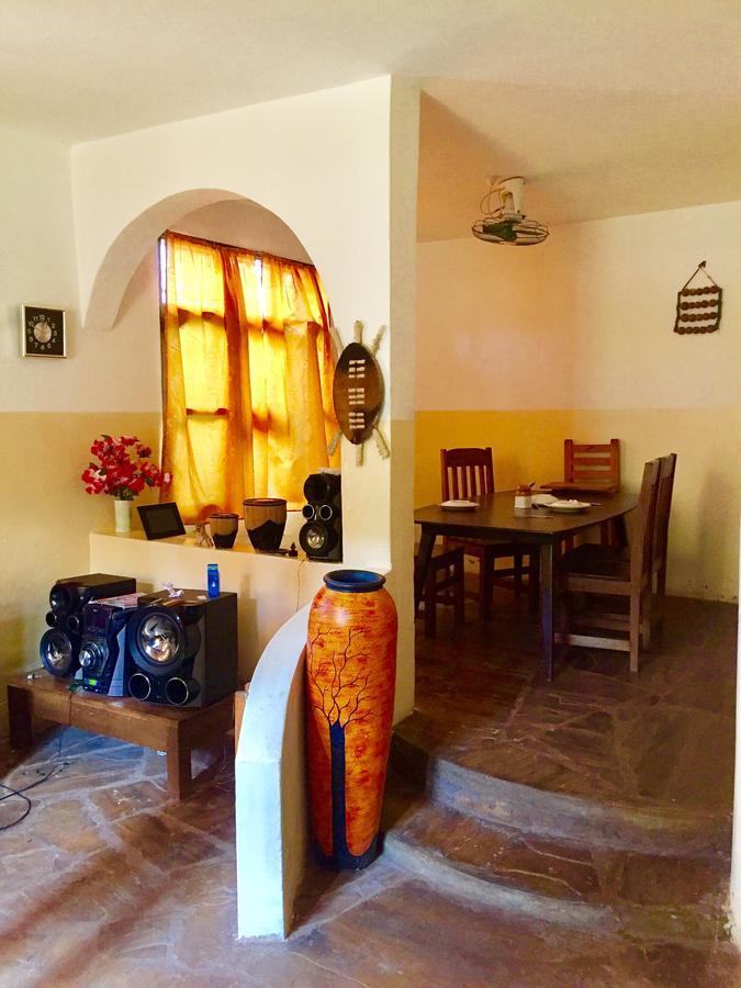 Akogo House - Bnb , Hostel, Backpackers & Volunteer Center Mombasa Exterior foto