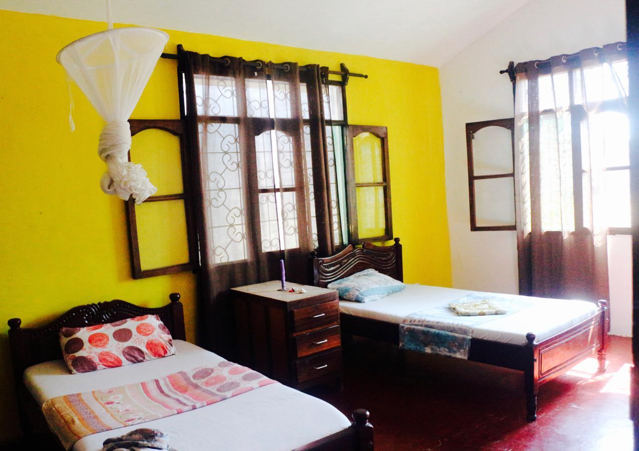 Akogo House - Bnb , Hostel, Backpackers & Volunteer Center Mombasa Exterior foto