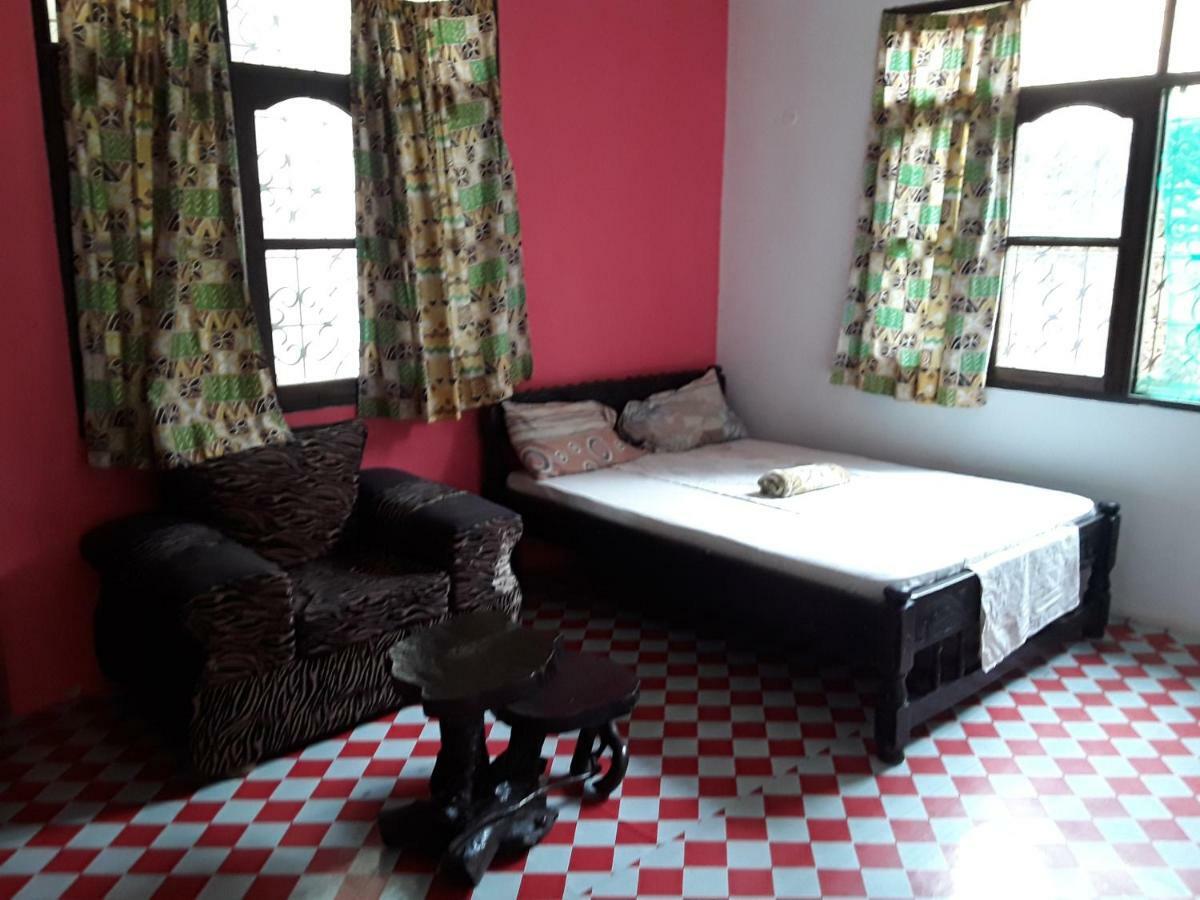 Akogo House - Bnb , Hostel, Backpackers & Volunteer Center Mombasa Exterior foto